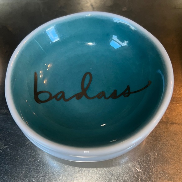 “rebel” artful metallic gold lettering & border round ceramic trinket tray-NWT - Picture 7 of 10